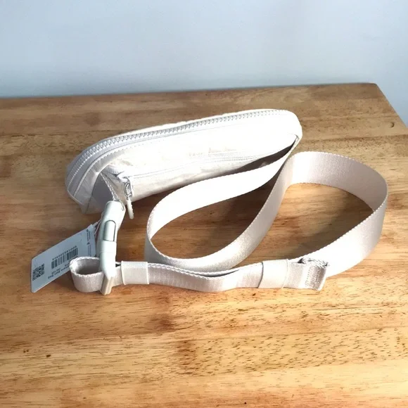 NWT Lululemon Everywhere Belt Bag White Opal - Picture 6 of 10